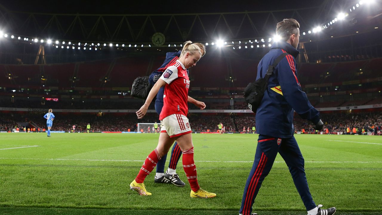 LONDON, ENGLAND - NOVEMBER 19: Beth Mead of Arsenal comes off injured during the FA Women's Super League match between Arsenal and Manchester United at Emirates Stadium on November 19, 2022 in London, United Kingdom. (Photo by Jacques Feeney/Offside/Offside via Getty Images)