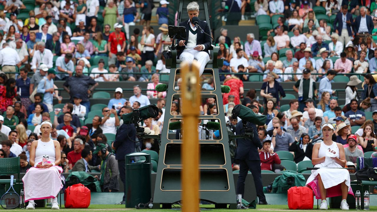 Tennis - Wimbledon - All England Lawn Tennis and Croquet Club, London, Britain - July 9, 2023
Belarus' Victoria Azarenka and Ukraine's Elina Svitolina look on during a break in their fourth round match REUTERS/Toby Melville     TPX IMAGES OF THE DAY