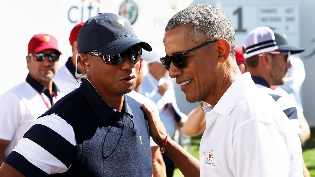 JERSEY CITY, NJ - SEPTEMBER 28:  Captain's assistant Tiger Woods of the U.S. Team speaks to former U.S. President Barack Obama on the first tee during Thursday foursome matches of the Presidents Cup at Liberty National Golf Club on September 28, 2017 in Jersey City, New Jersey.  (Photo by Rob Carr/Getty Images)