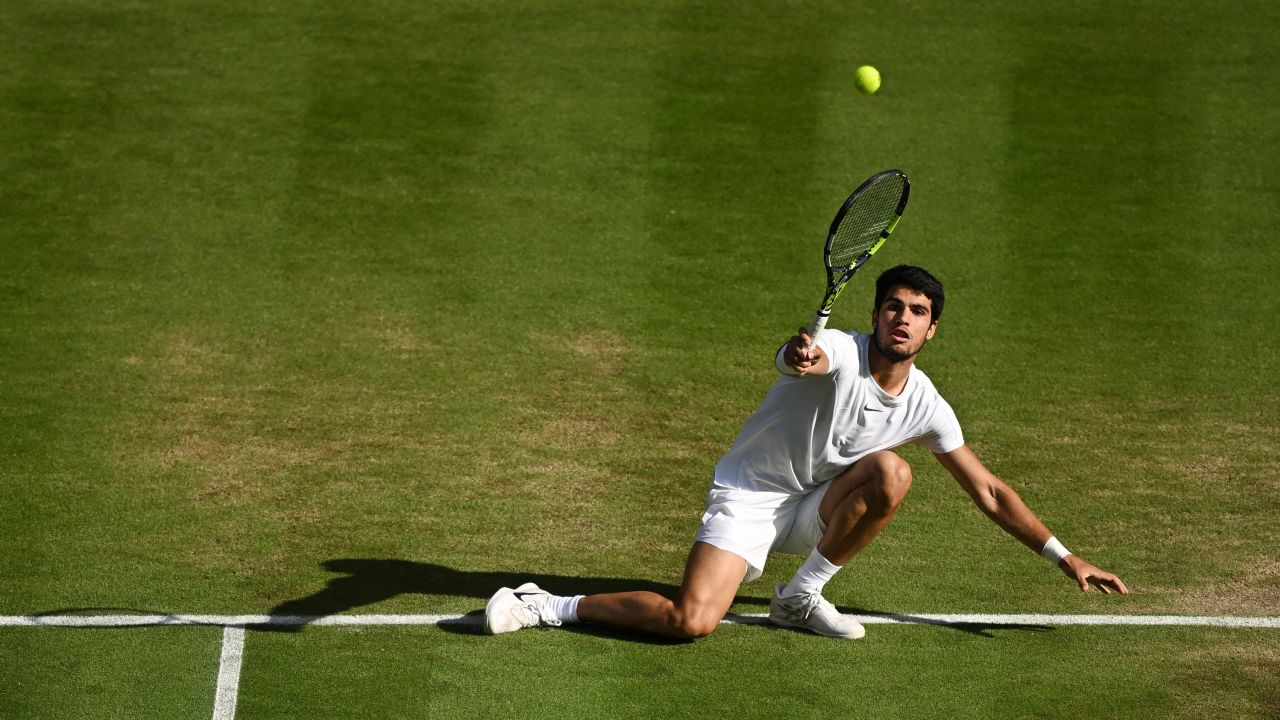 Tennis - Wimbledon - All England Lawn Tennis and Croquet Club, London, Britain - July 12, 2023
Spain's Carlos Alcaraz in action during his quarter final match against Denmark's Holger Rune REUTERS/Dylan Martinez