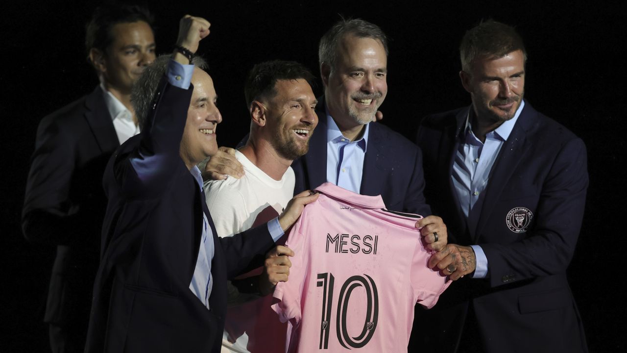 FORT LAUDERDALE, FLORIDA - JULY 16: (L-R) Managing Owner Jorge Mas, Lionel Messi, Co-Owner Jose Mas, and Co-Owner David Beckham pose during "The Unveil" introducing Lionel Messi hosted by Inter Miami CF at DRV PNK Stadium on July 16, 2023 in Fort Lauderdale, Florida. (Photo by Megan Briggs/Getty Images)