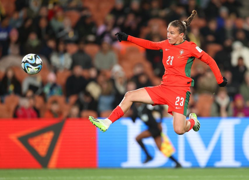 Portugal's Telma Encarnação reaches for the ball during the Vietnam match.