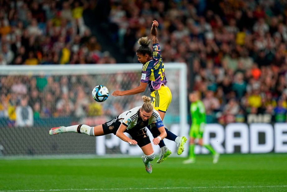 Germany's Alexandra Popp and Colombia's Jorelyn Carabalí battle for the ball.