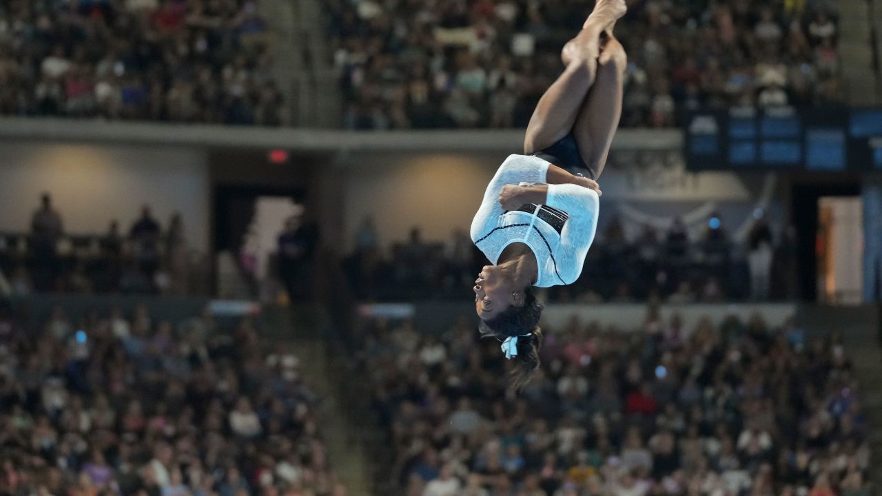 Simone Biles performs in the floor exercise on Saturday in Hoffman Estates, Illinois.