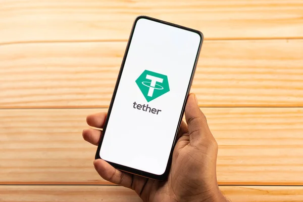 Crypto Market Dumps as Coinbase Set to Suspend Tether USDT and Dai Stablecoins for Canadian Users – What’s Going On?