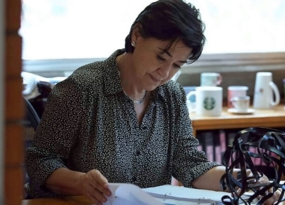 A photo of Susana López Charretón studying rotaviruses at her desk.