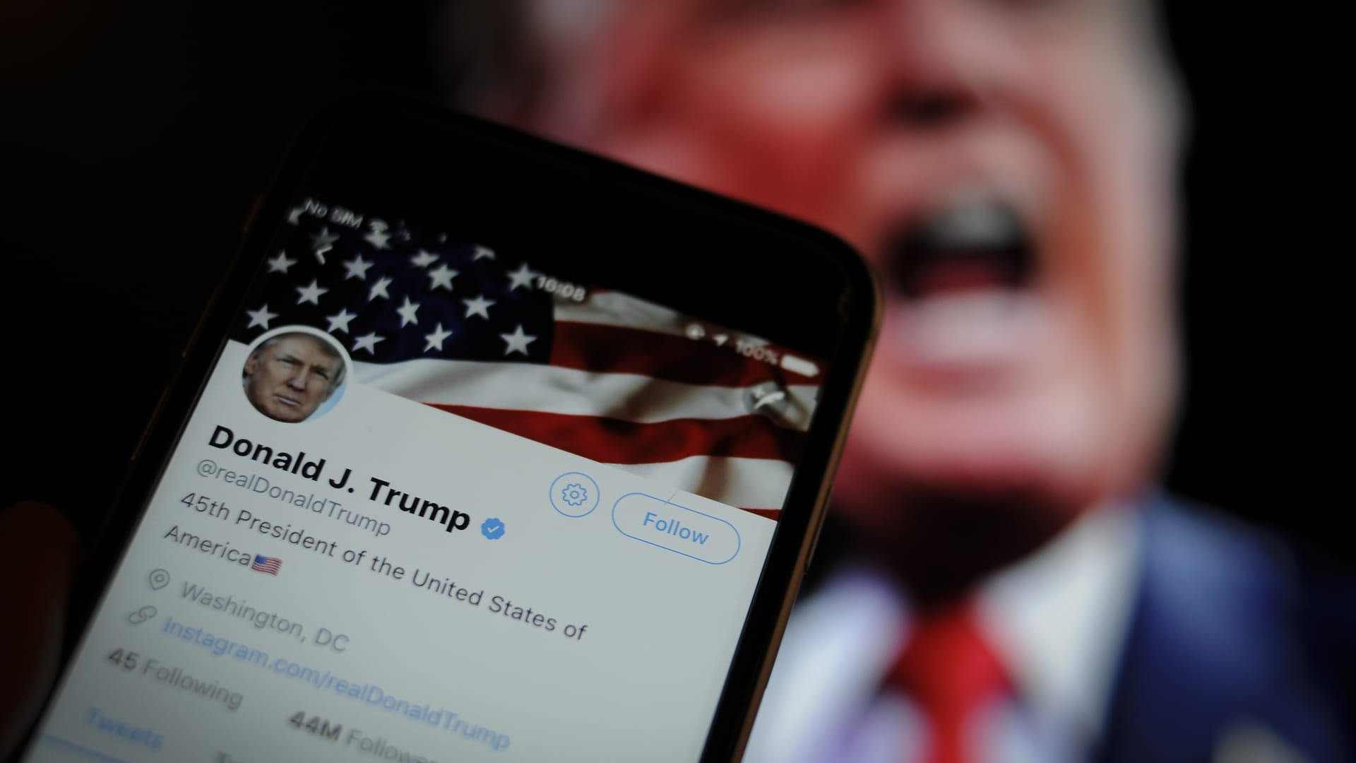 Special counsel got search warrant for Trump Twitter account