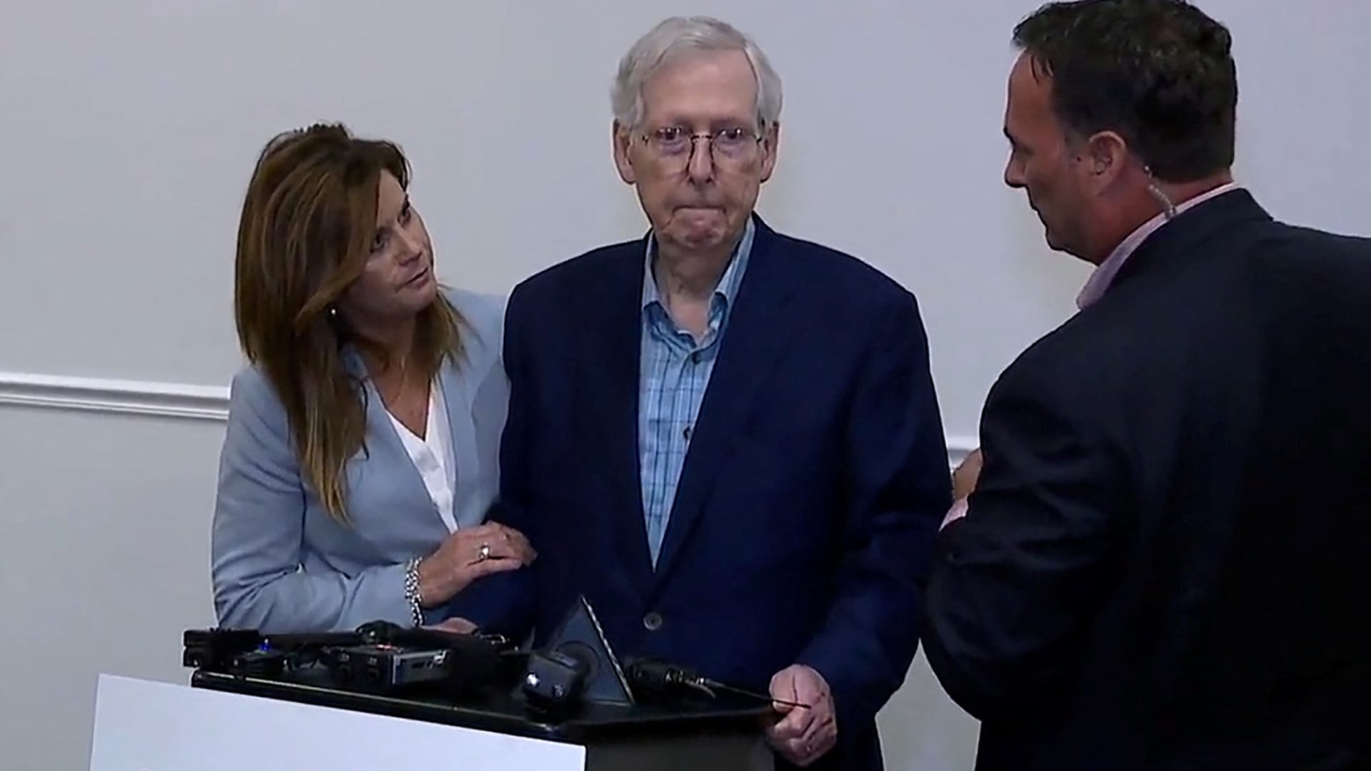 Mitch McConnell freezes, struggles to speak in second incident this summer