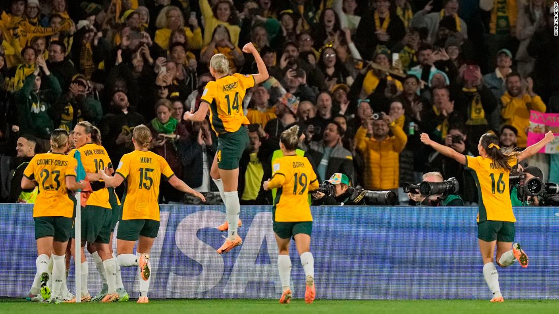 England and Australia win to make World Cup quarterfinals