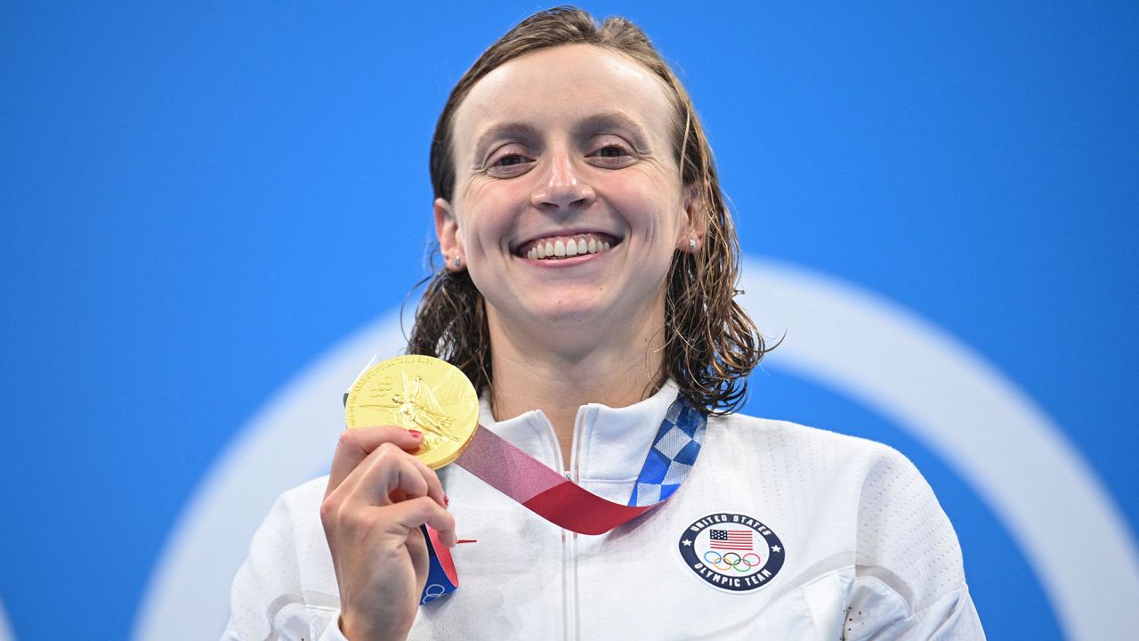 Gold medallist USA's Kathleen Ledecky poses with her medal after the final of the women's 800m freestyle swimming event during the Tokyo 2020 Olympic Games at the Tokyo Aquatics Centre in Tokyo on July 31, 2021. (Photo by Oli SCARFF / AFP) (Photo by OLI SCARFF/AFP via Getty Images)