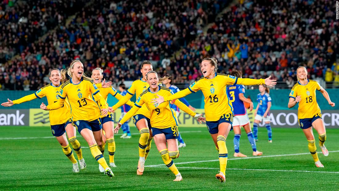 Sweden withstands late Japan comeback, 2-1, to make semifinals