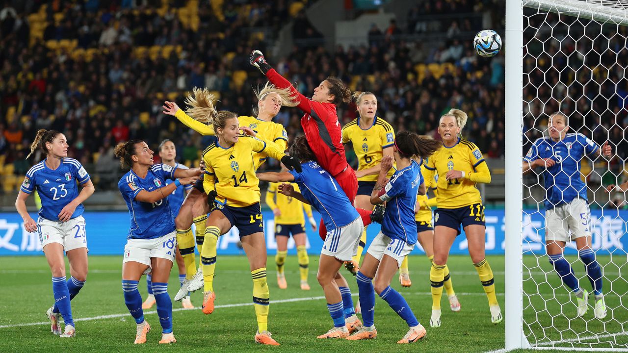 Amanda Ilestedt heads to score Sweden's first goal against Italy.