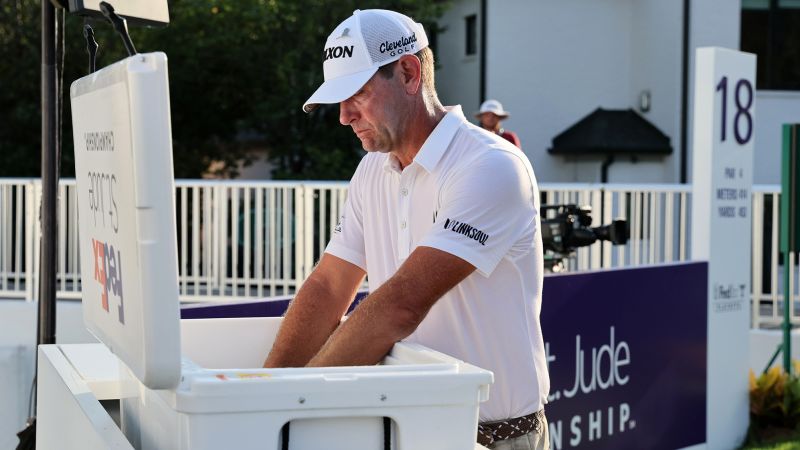 Golf’s ‘hottest, muggiest day’: Golfer puts hands in a ice cooler, while caddie needs IV for heat illness