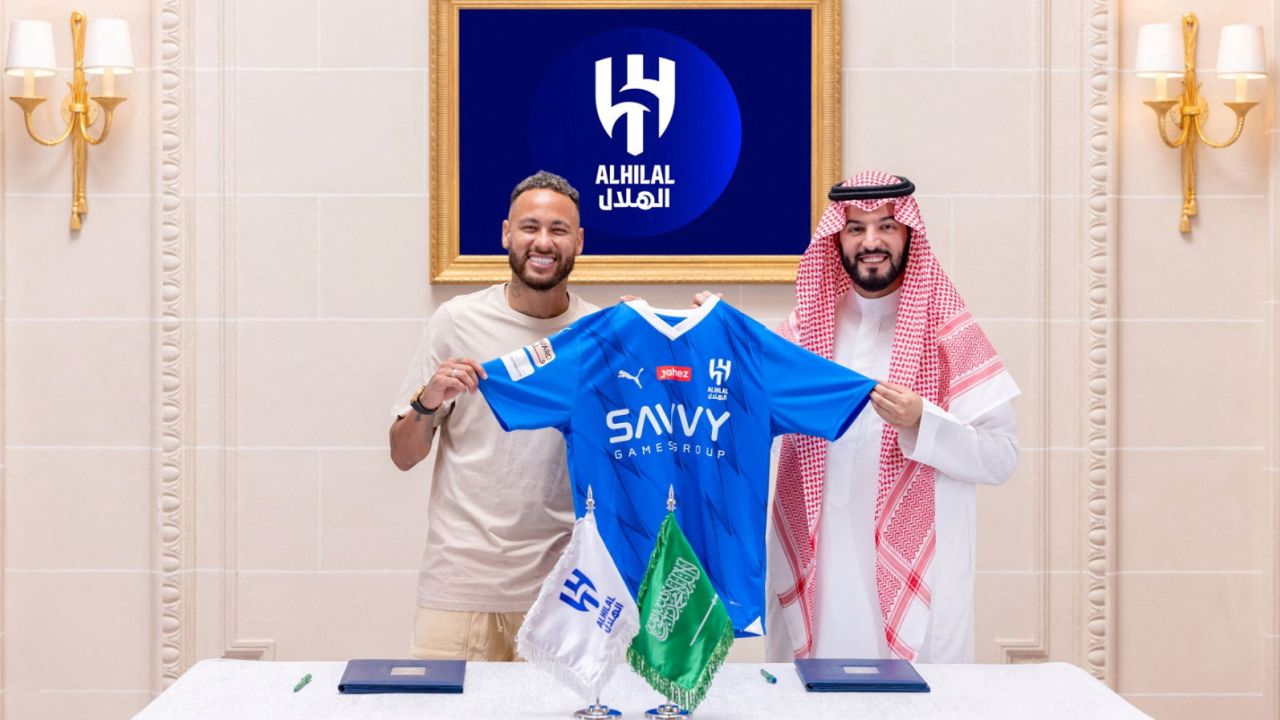 Soccer Football - Neymar signs for Al Hilal - Paris, France - August 15, 2023
Al Hilal's new signing Neymar holds their shirt as he poses with President Fahd bin Saad Al-Nafel
Saudi Pro League/Handout via REUTERS??ATTENTION EDITORS - THIS IMAGE HAS BEEN SUPPLIED BY A THIRD PARTY.
REFILE - CORRECTING CAPTION