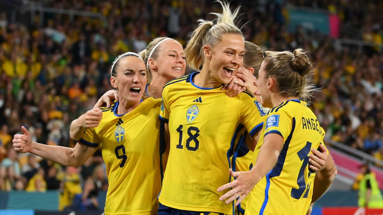 Fridolina Rolfö celebrates with her teammates after scoring.