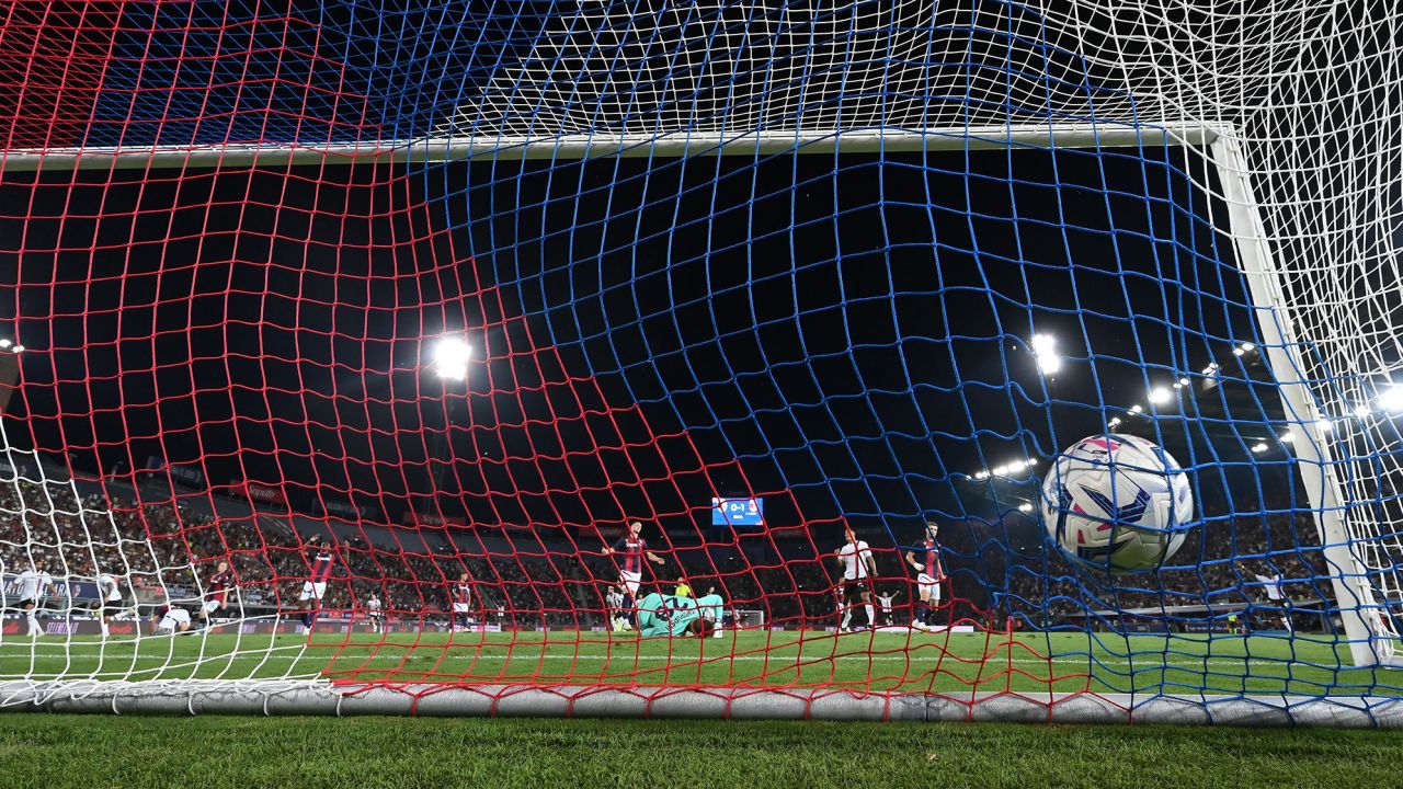 BOLOGNA, ITALY - AUGUST 21: Christian Pulisic of  AC Milan  scores his team second goal during the Serie A TIM match between Bologna FC and AC Milan at Stadio Renato Dall'Ara on August 21, 2023 in Bologna, Italy. (Photo by Alessandro Sabattini/Getty Images)