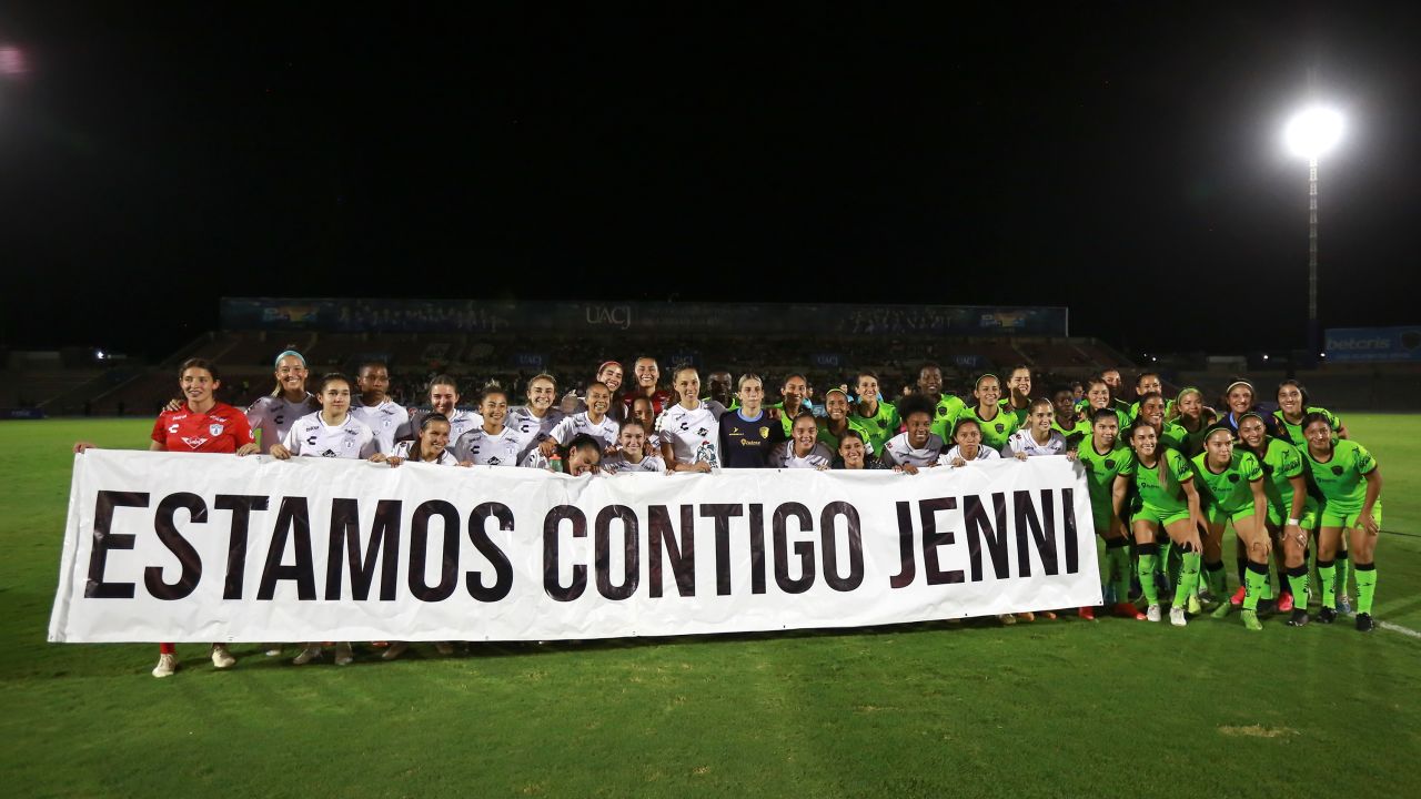 Players of the Pachuca women's club hold up a banner with a message that reads in Spanish: "We are with you Jenni," in reference to their team member Jenni Hermoso, before the start of a match in Ciudad Juarez, Mexico, on Friday.