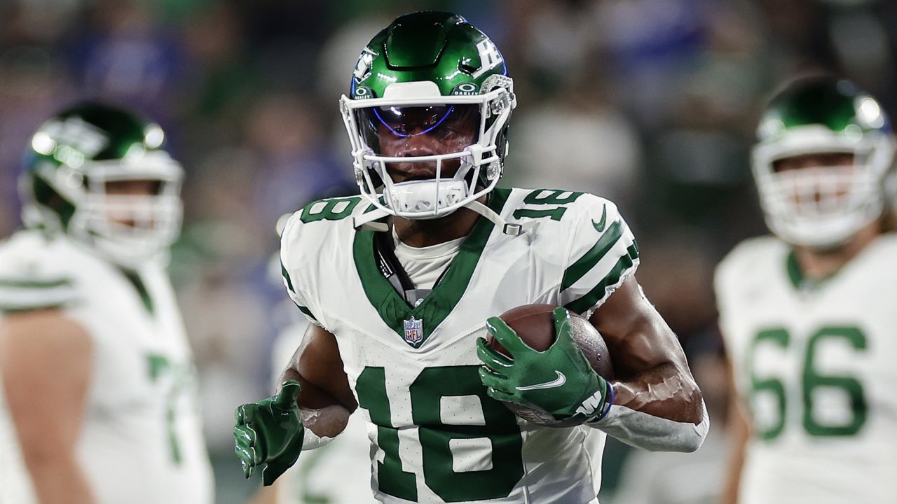 New York Jets wide receiver Randall Cobb (18) warms up before playing against the Buffalo Bills in an NFL football game, Monday, Sept. 11, 2023, in East Rutherford, N.J. (AP Photo/Adam Hunger)