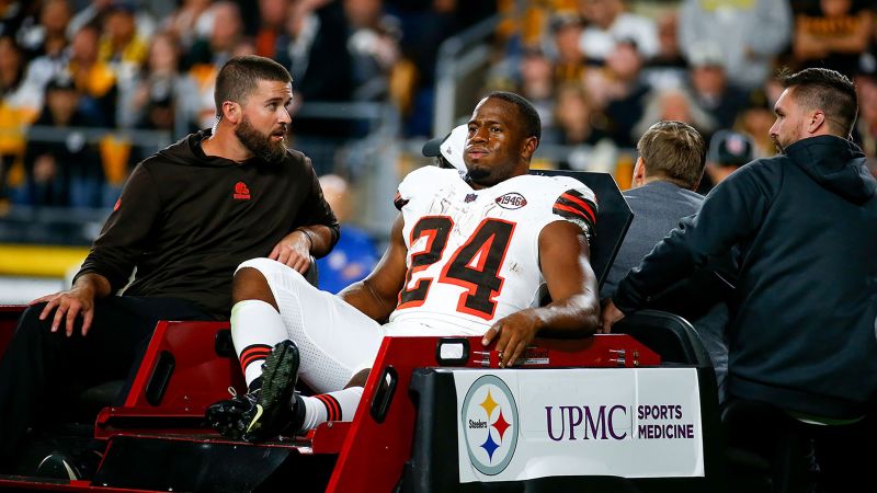 Cleveland Browns running back Nick Chubb carted off the field after knee injury