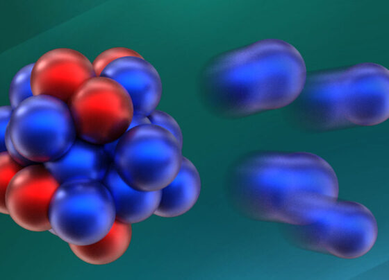 An illustrated image of oxygen-28 on a green background just after 4 blue neutrons have fallen away.