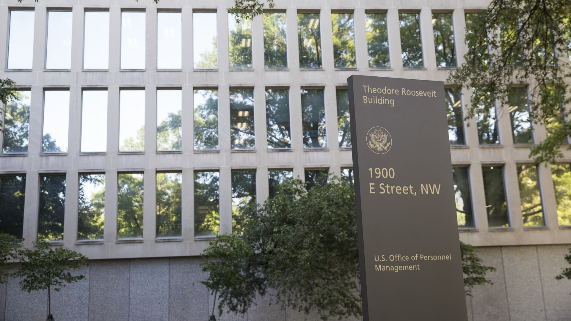 Former OPM employee sentenced to 2 years probation for directing contracts to family-owned companies