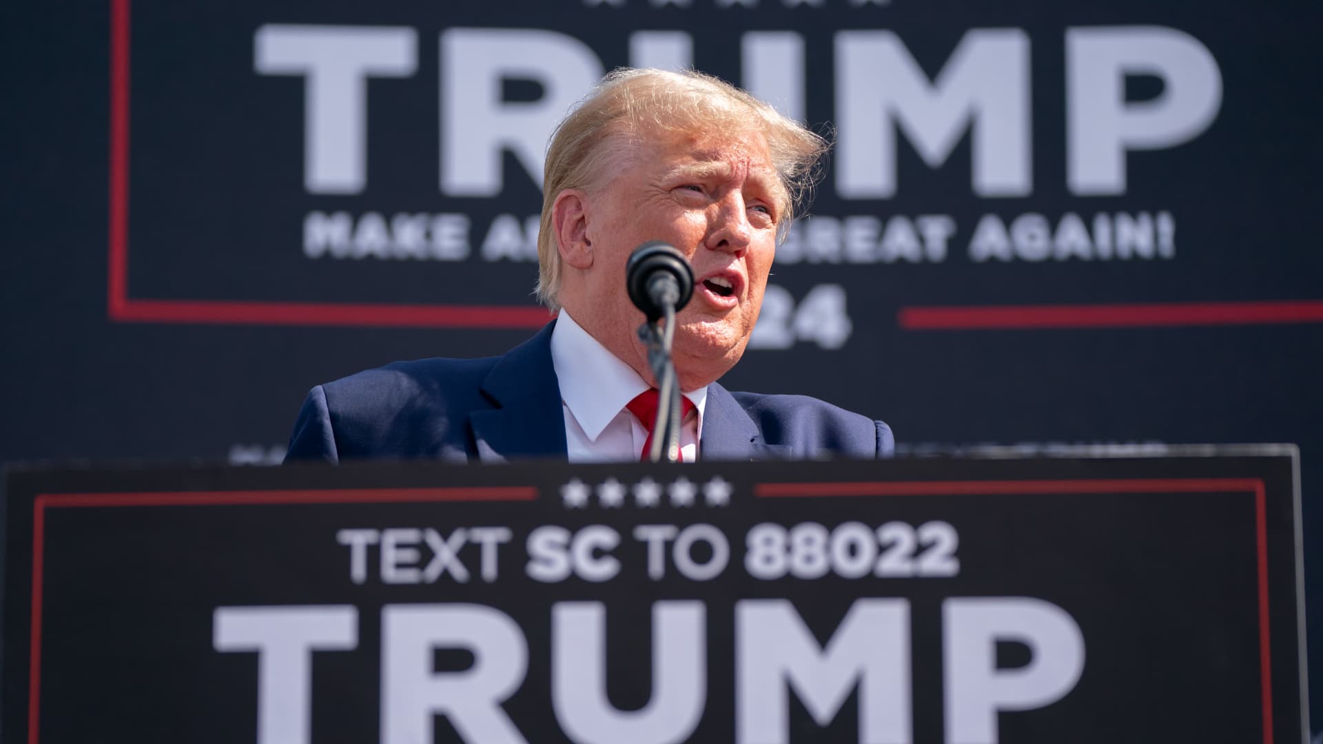 Trump doesn’t buy gun after saying he wants to in South Carolina