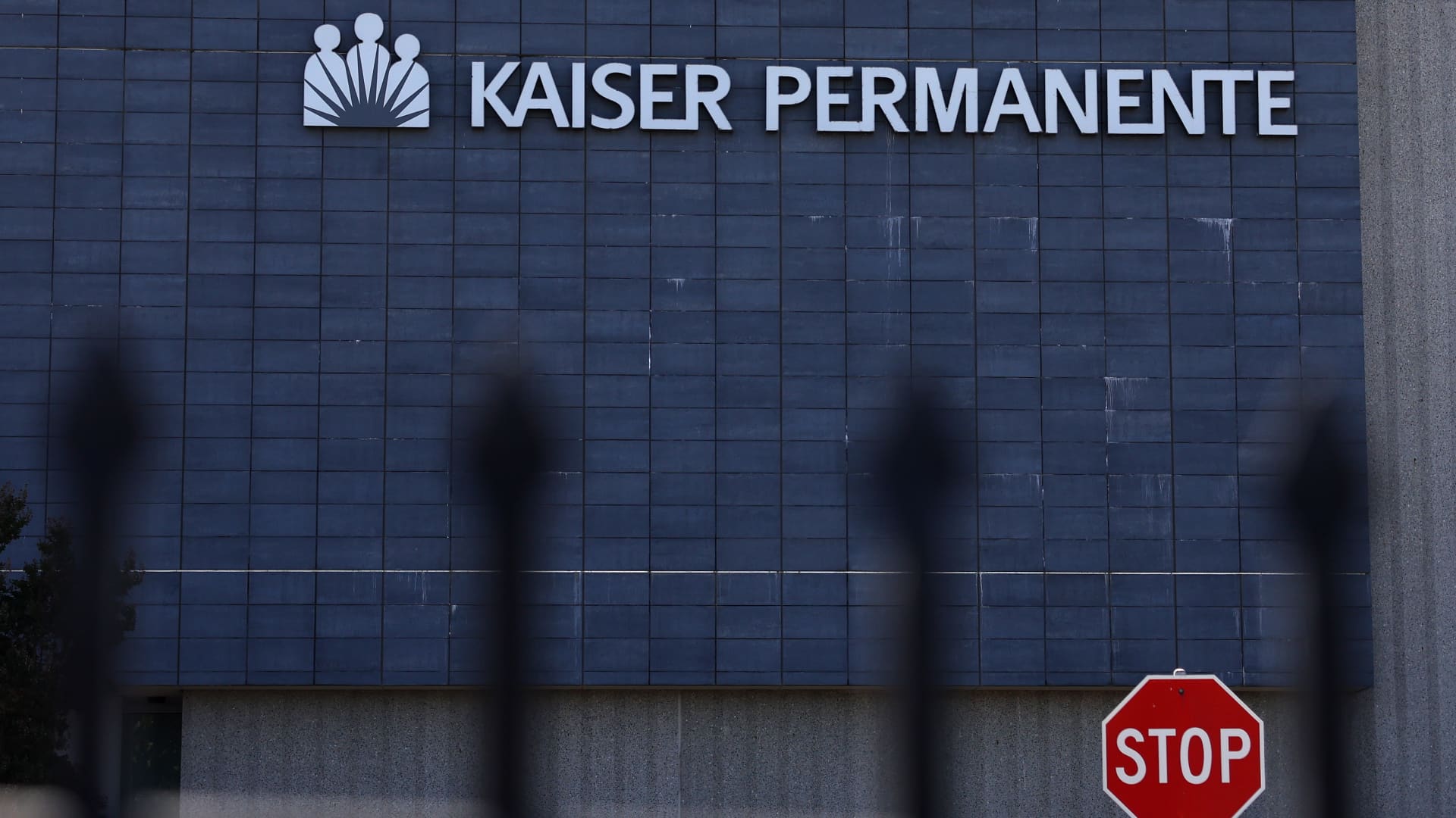 Kaiser Permanente union workers poised to strike after contract expires