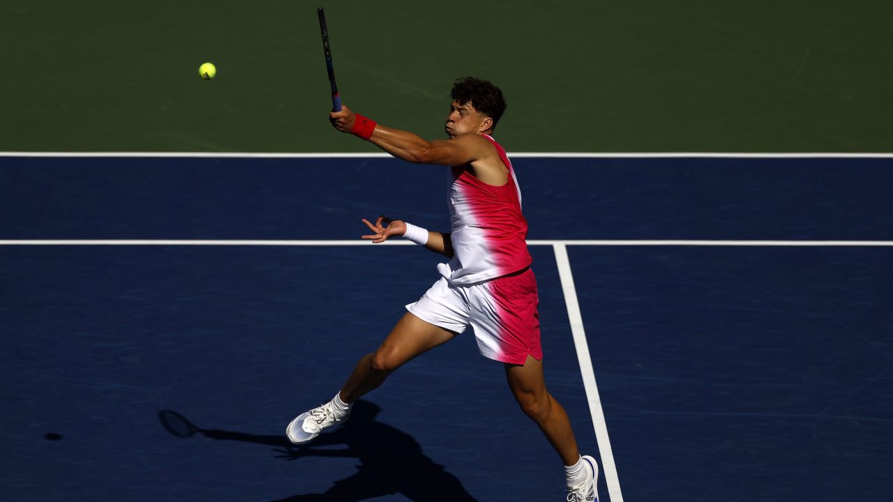 NEW YORK, NEW YORK - SEPTEMBER 01: Ben Shelton of the United States returns a shot aga Aslan Karatsev of Russia during their Men's Singles Third Round match on Day Five of the 2023 US Open at the USTA Billie Jean King National Tennis Center on September 01, 2023 in the Flushing neighborhood of the Queens borough of New York City. (Photo by Sarah Stier/Getty Images)