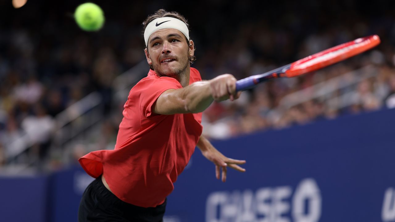 NEW YORK, NEW YORK - SEPTEMBER 01: Taylor Fritz of the United States returns a shot against Jakub Mensik of the Czech Republic during their Men's Singles Third Round match on Day Five of the 2023 US Open at the USTA Billie Jean King National Tennis Center on September 01, 2023 in the Flushing neighborhood of the Queens borough of New York City. (Photo by Mike Stobe/Getty Images)