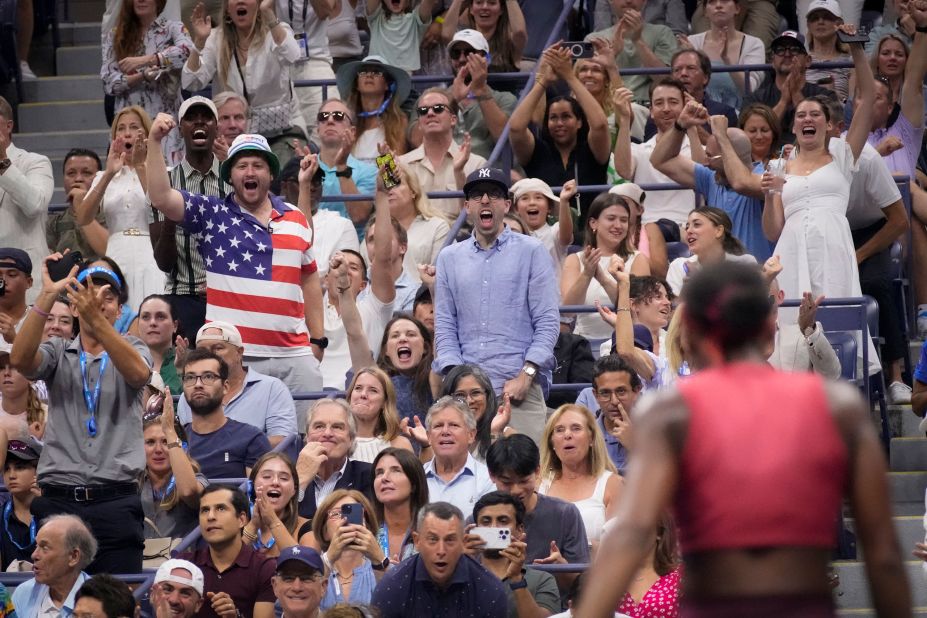 Fans cheer for Gauff.