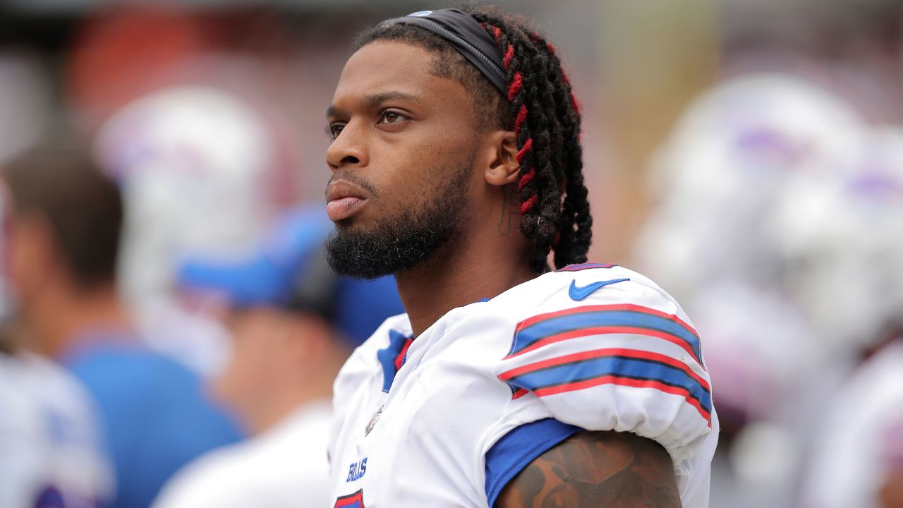 Hamlin looks on during a preseason game against the Chicago Bears on August 26.