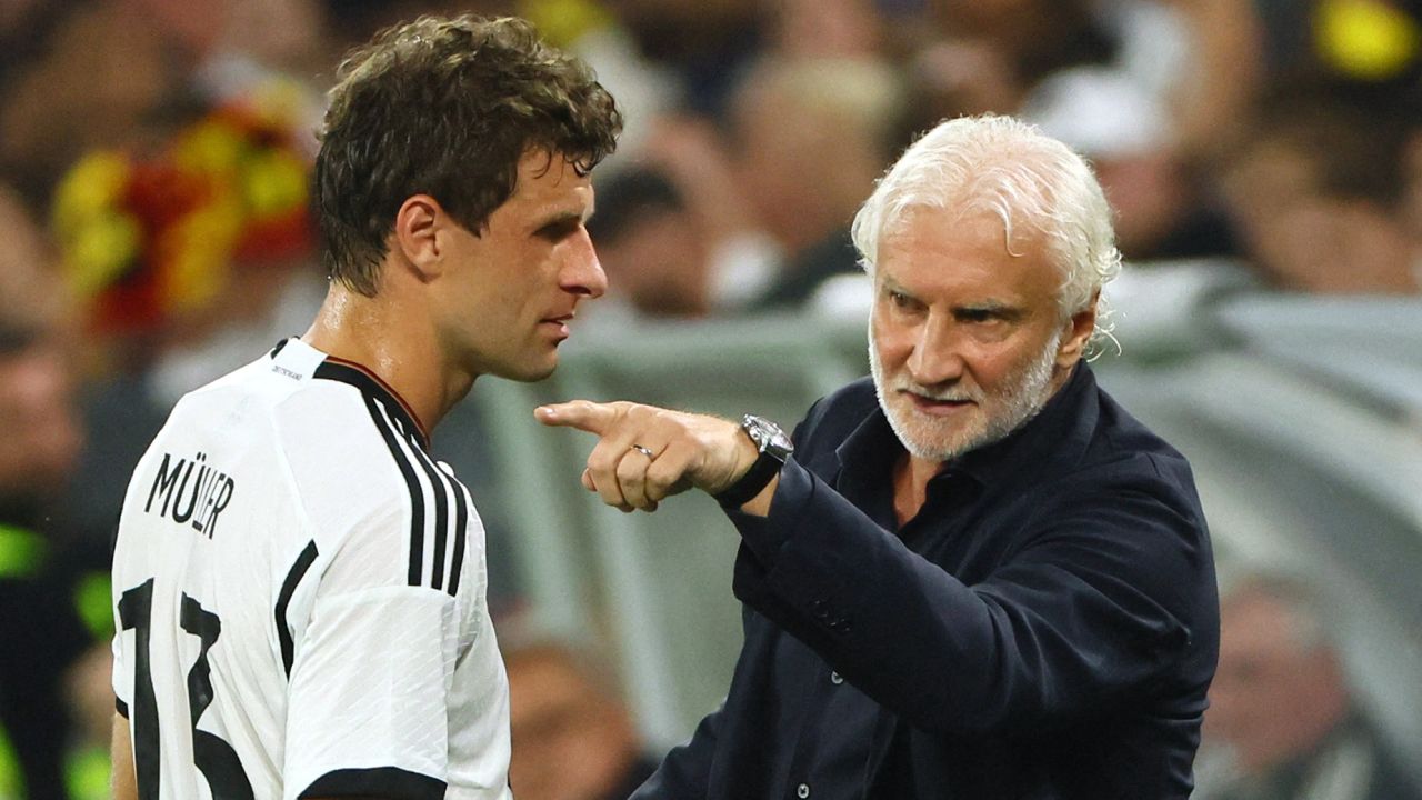 Soccer Football - International Friendly - Germany v France - Signal Iduna Park, Dortmund, Germany - September 12, 2023
Germany interim coach Rudi Voller talks to Thomas Muller REUTERS/Wolfgang Rattay