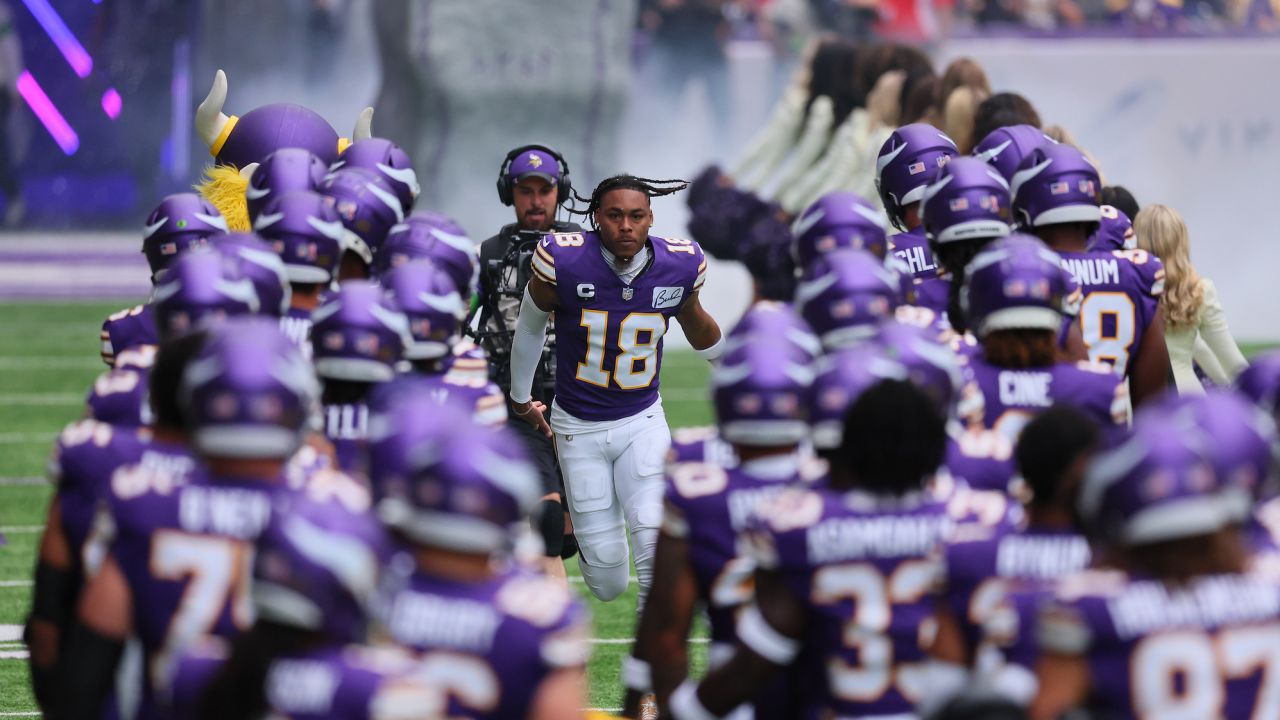 MINNEAPOLIS, MINNESOTA - SEPTEMBER 10: Justin Jefferson #18 of the Minnesota Vikings takes the field before the game against the Tampa Bay Buccaneers at U.S. Bank Stadium on September 10, 2023 in Minneapolis, Minnesota. The Tampa Bay Buccaneers defeated the Minnesota Vikings 20-17.(Photo by Adam Bettcher/Getty Images)