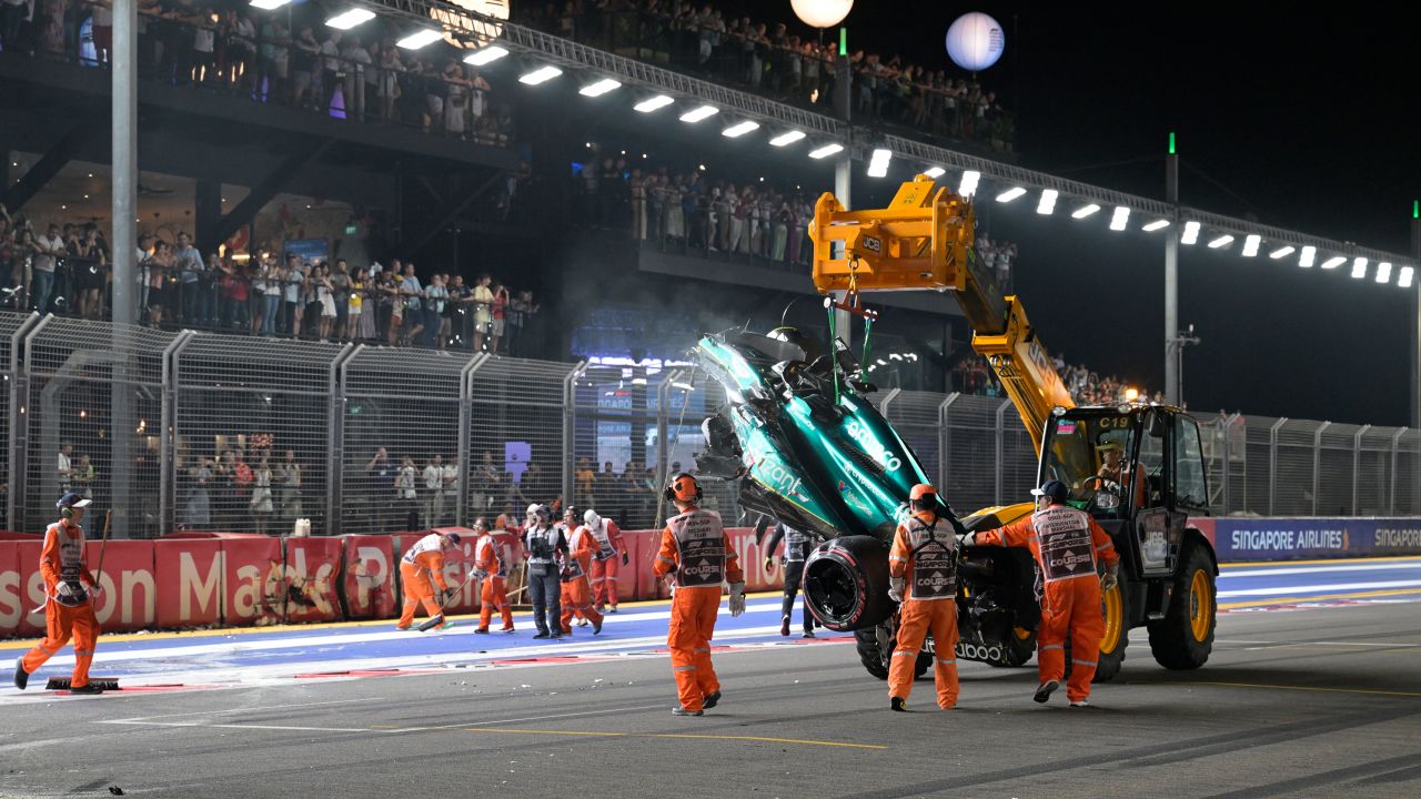 Formula One F1 - Singapore Grand Prix - Marina Bay Street Circuit, Singapore - September 16, 2023
Aston Martin's Lance Stroll's car is towed during qualifying