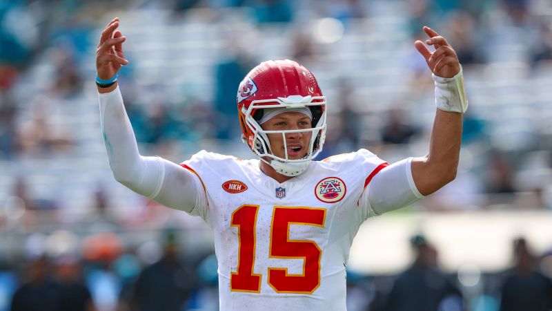 Patrick Mahomes restructures contract for record 4-year deal