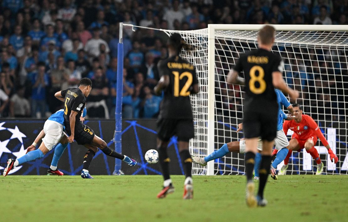 NAPLES, ITALY - OCTOBER 03: Jude Bellingham of Real Madrid scores the team's first goal during the UEFA Champions League match between SSC Napoli and Real Madrid CF at Stadio Diego Armando Maradona on October 03, 2023 in Naples, Italy. (Photo by Francesco Pecoraro/Getty Images)