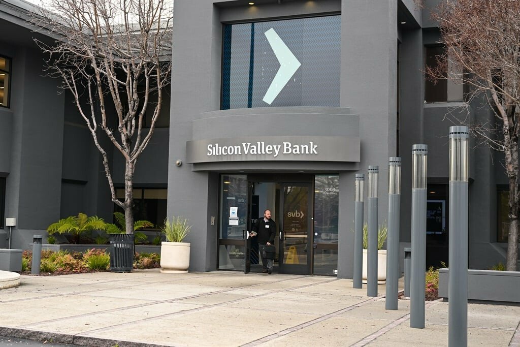 Bidding War: Scaramucci’s SkyBridge Capital Competes for Silicon Valley Bank’s VC Unit