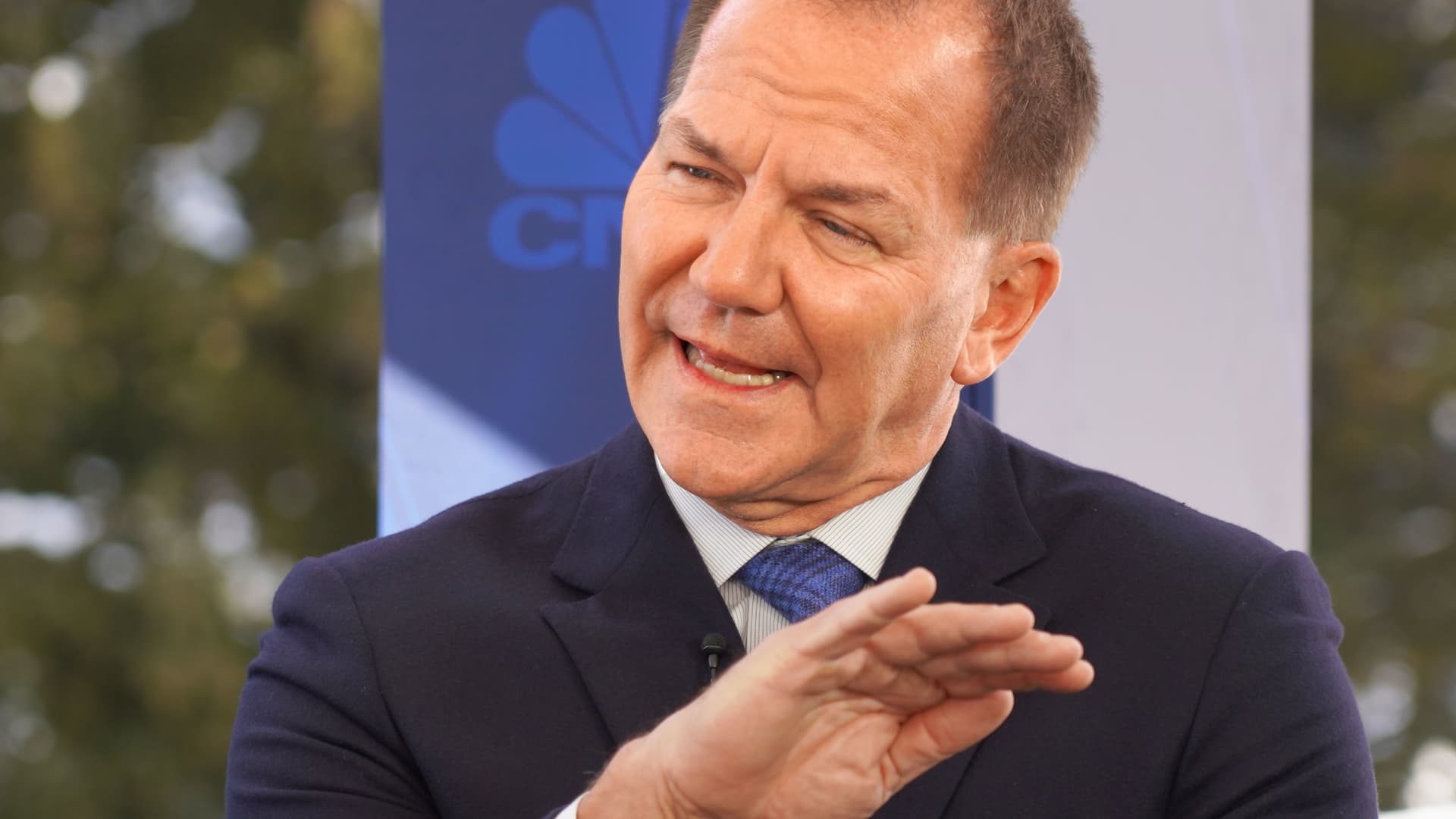 Paul Tudor Jones says it’s hard to like stocks given geopolitical risks, weak U.S. fiscal position