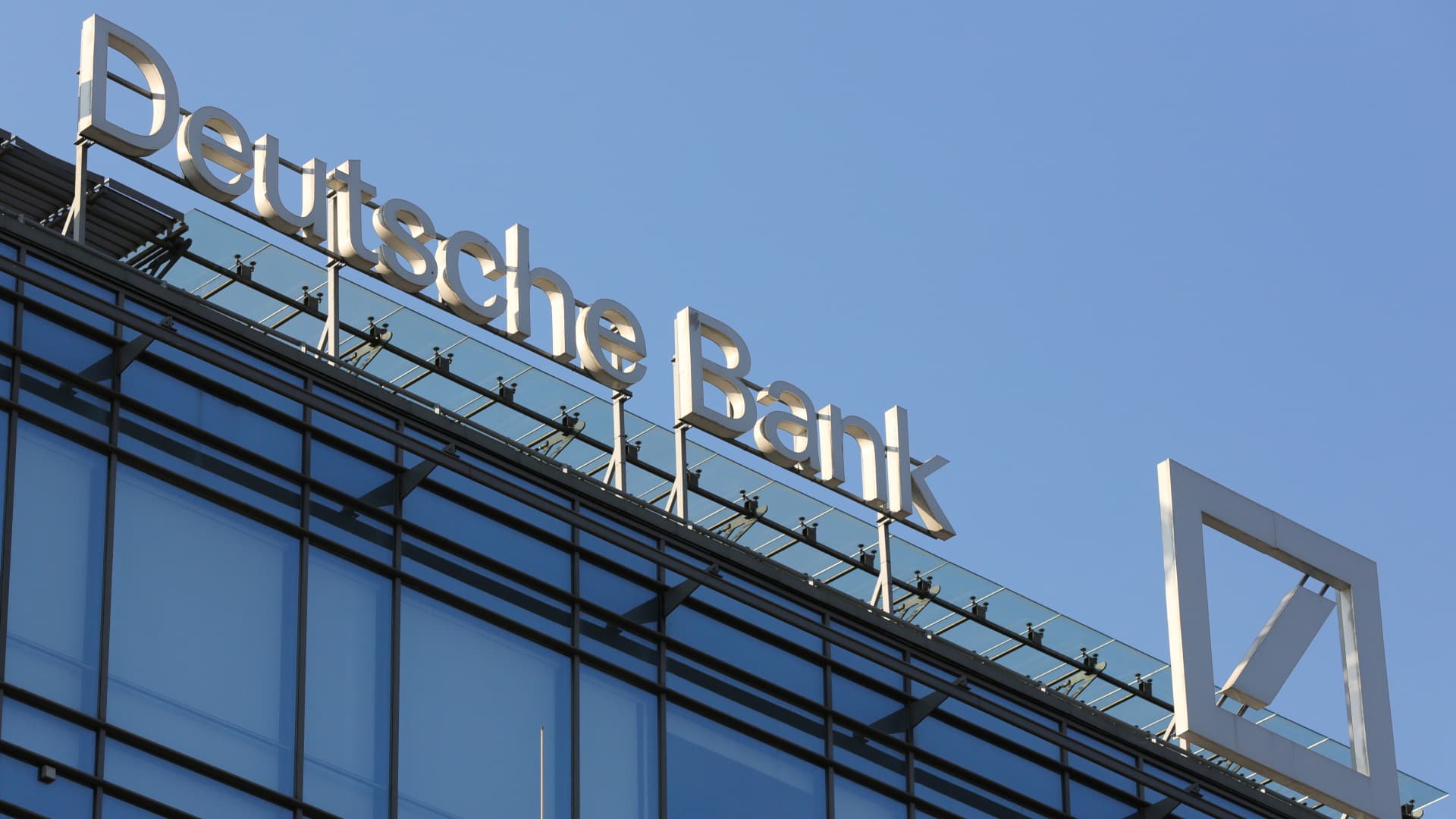 Deutsche Bank shares surge 7% after net profit beats expectations