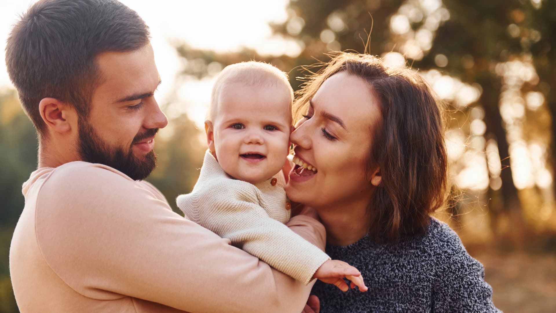 Net worth surged 37% in pandemic era for the typical family, Fed finds — the most on record