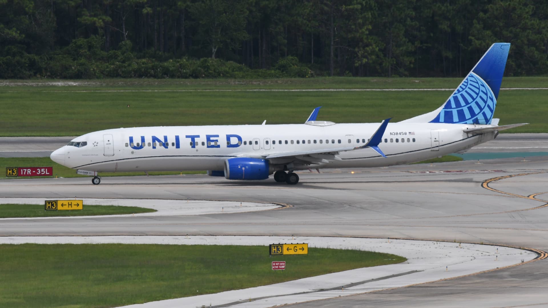 Stocks making the biggest moves after hours: United Airlines, J.B. Hunt, Interactive Brokers and more