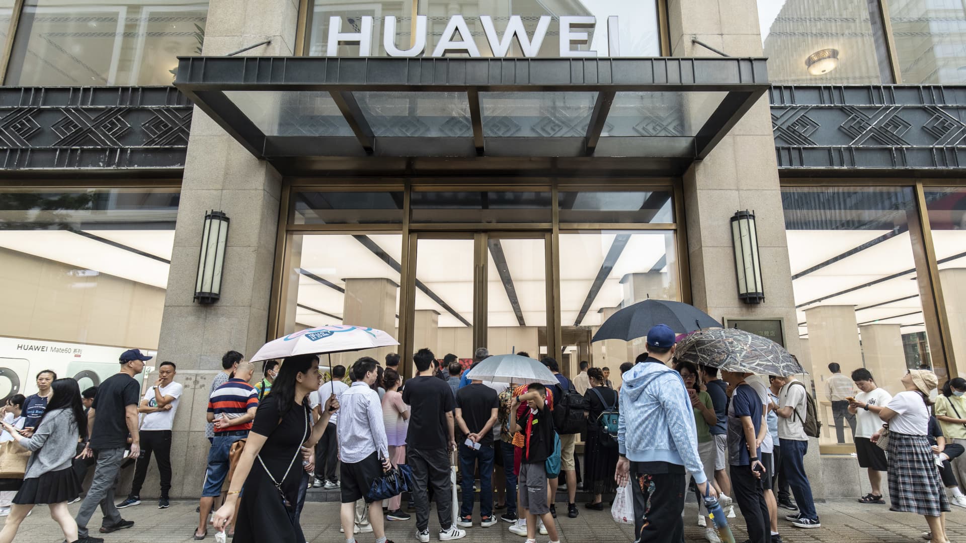 Huawei’s revenue barely rose in the third quarter, despite phone and car sales growth