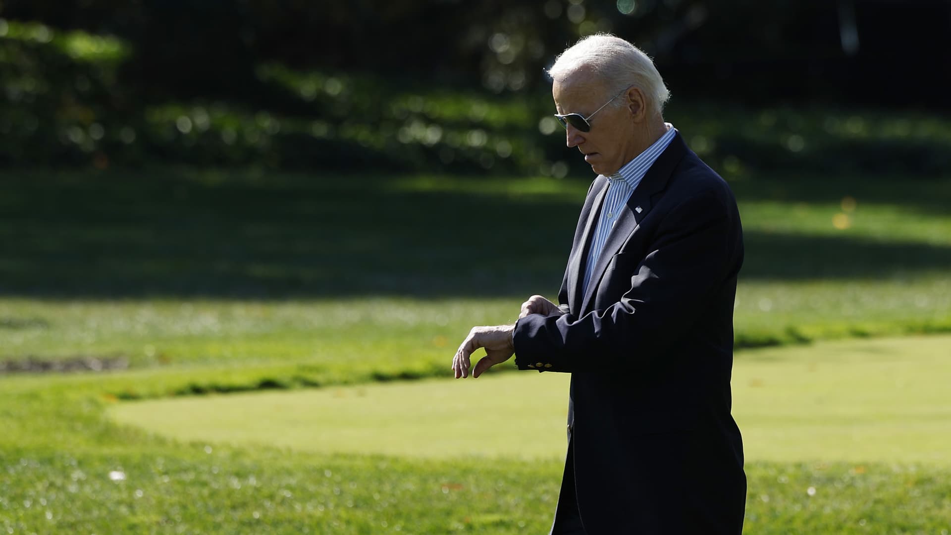 Biden takes the fight to Dean Phillips’ backyard, but won’t say his name