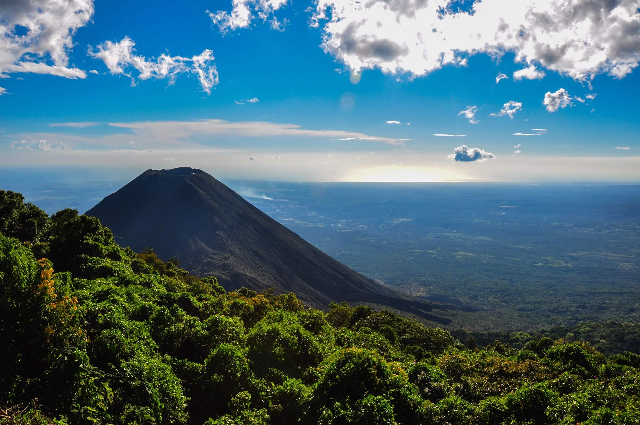 Bitcoin-Friendly El Salvador Poised to Become Financial Center of the Americas, Says VanEck Strategy Adviser