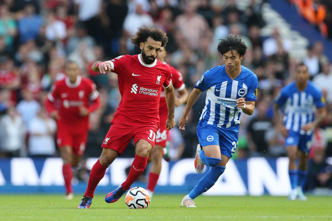 BRIGHTON, ENGLAND - OCTOBER 08: Mohamed Salah of Liverpool runs with the ball whilst under pressure from Kaoru Mitoma of Brighton & Hove Albion  during the Premier League match between Brighton & Hove Albion and Liverpool FC at American Express Community Stadium on October 08, 2023 in Brighton, England. (Photo by Steve Bardens/Getty Images)