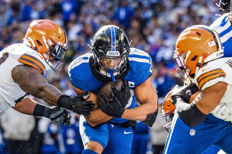 Indianapolis Colts running back Jonathan Taylor runs the ball during the Colts' 39-38 loss to the Cleveland Browns.