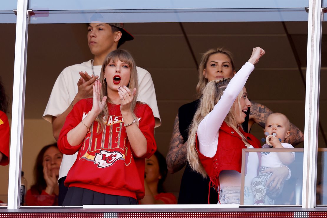 KANSAS CITY, MISSOURI - OCTOBER 22: Taylor Swift and Brittany Mahomes cheer during a game between the Los Angeles Chargers and Kansas City Chiefs at GEHA Field at Arrowhead Stadium on October 22, 2023 in Kansas City, Missouri. (Photo by David Eulitt/Getty Images)