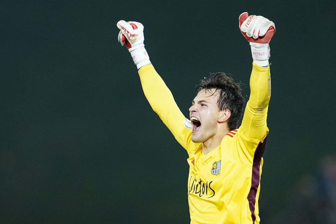 01 November 2023, Saarland, Saarbr'cken: Soccer: DFB Cup, 1st FC Saarbr'cken - Bayern Munich, 2nd round, Ludwigspark Stadium. Saarbr'cken goalkeeper Tim Schreiber celebrates the victory. Photo by: Uwe Anspach/picture-alliance/dpa/AP Images