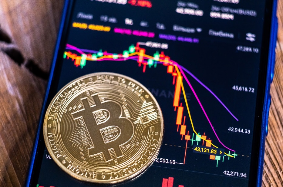 dYdX Stumbles as Bitcoin settles around $27,600 and InQubeta reaches $3.4 Million