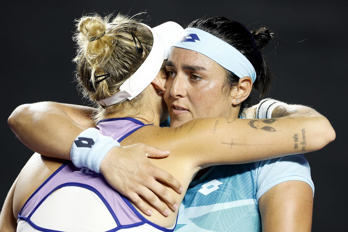 CANCUN, MEXICO - NOVEMBER 01: Marketa Vondrousova of Czech Republic congratulates Ons Jabeur of Tunisia after their match during day 4 of the GNP Seguros WTA Finals Cancun 2023 part of the Hologic WTA Tour on November 01, 2023 in Cancun, Mexico. (Photo by Sarah Stier/Getty Images)